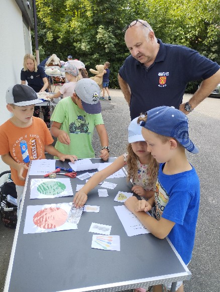 Die Kinder waren bei den Tests zum Kinderfunken fleißig dabei